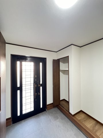 田原本町大字八尾の玄関|内玄関　収納もあります。