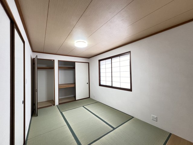 田原本町大字八尾の和室|2階和室6帖　押入収納付き