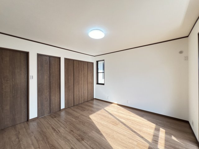 田原本町大字八尾の寝室|広い洋室8.3帖　