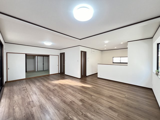 田原本町大字八尾の居間・リビング|LDK21.5帖！　明るく広々としています。