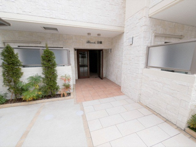 【エントランス】 | ブランシュ京橋 | 落ち着いたエントランスです