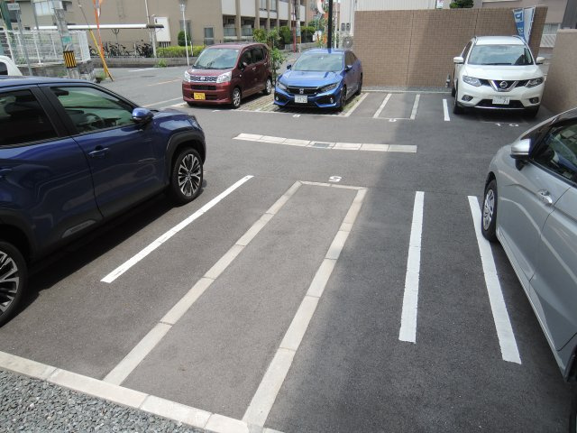 アクアプリータの駐車場