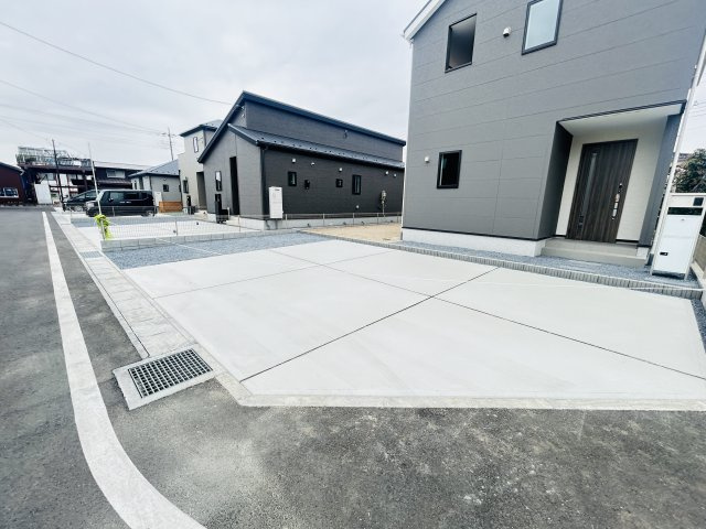 新築　佐波郡玉村町板井23-1期　LIGNAGE　7号棟の駐車場|現地写真　駐車スペースは3台分可能です！
