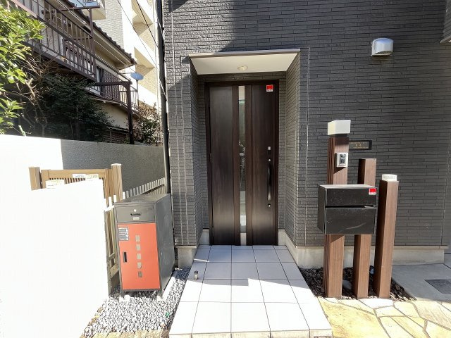 雑司ヶ谷1丁目戸建のエントランス