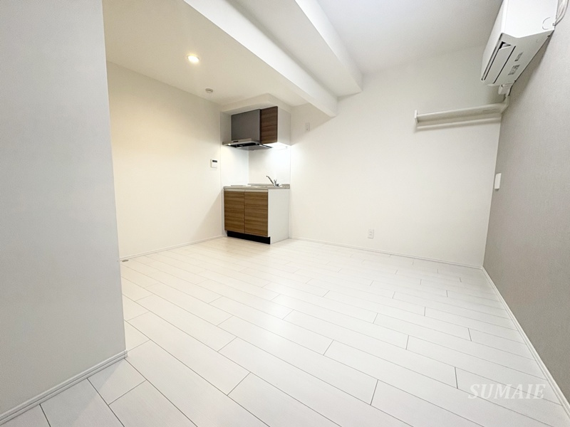 Monologueの寝室|別角度から見たリビングです☆