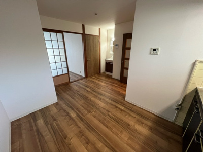 【洋室】 | ドゥエル志紀 | 落ち着いた色調の洋室です