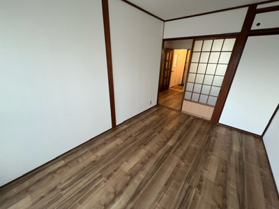 【玄関】 | ドゥエル志紀 | 明るい玄関です