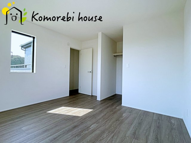 北本市下石戸下　5期　新築一戸建て　グラファーレ　02の寝室|開放的な寝室です