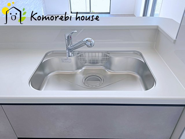 北本市下石戸下　5期　新築一戸建て　グラファーレ　02のキッチン|コンパクトなキッチンで掃除もラクラク