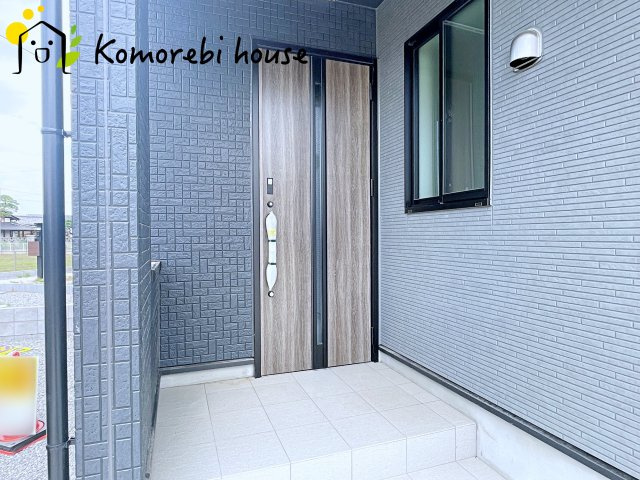 北本市下石戸下　5期　新築一戸建て　グラファーレ　02の玄関|毎日通る玄関はこちらです