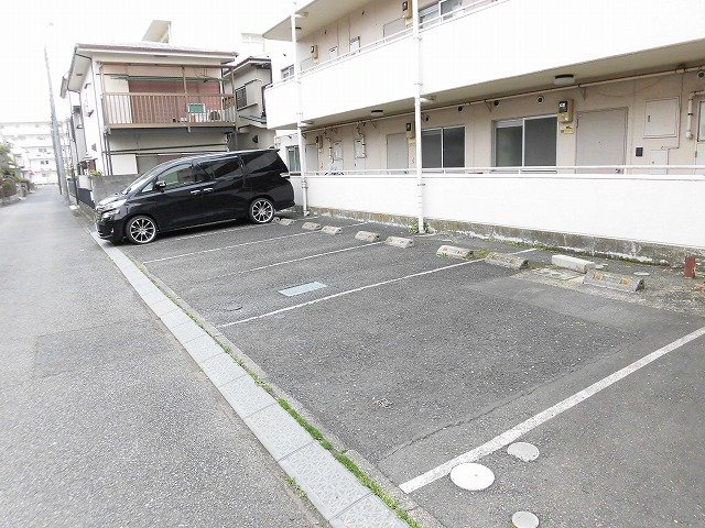 キョーワパレス中神の駐車場