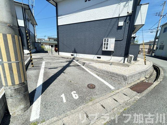 サンライフ雅の駐車場