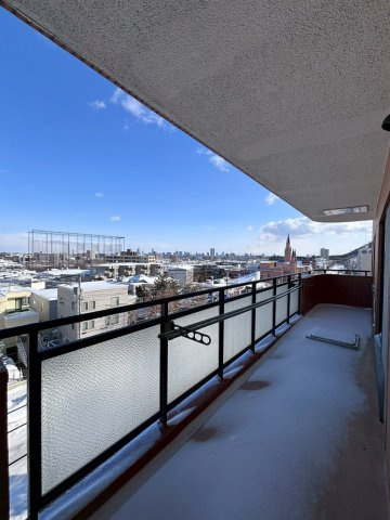 ロイアルヒルズ宮の森のバルコニー