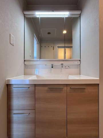 ロイアルヒルズ宮の森の独立洗面台