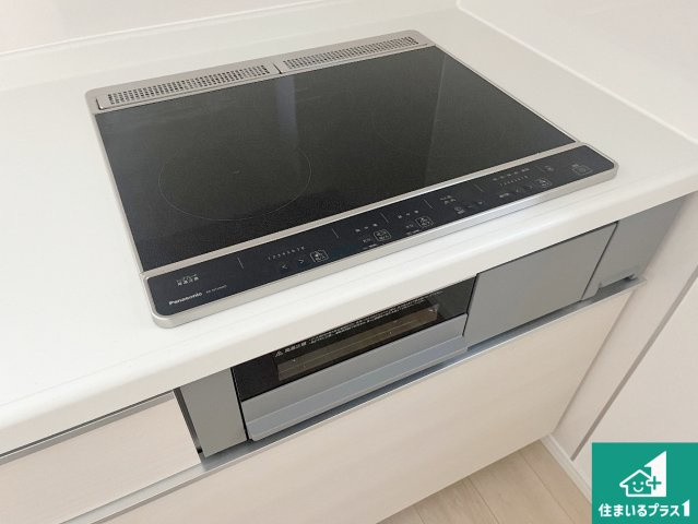 姫路市飾磨区堀川町　第1期　新築一戸建ての設備|火を使わないので、安心なＩＨコンロ！でこぼこが無い構造なので、掃除もしやすく清潔に保てます！