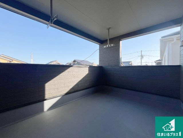 姫路市飾磨区堀川町　第1期　新築一戸建てのバルコニー|ワイドバルコニーは洗濯物を干すスペースが広いのでご家族が多くても安心！