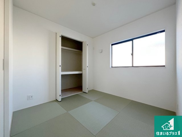 姫路市飾磨区堀川町　第1期　新築一戸建ての和室|一室あると便利な和室は客間としてだけでなく、小さなお子様のプレイルームや食後のくつろぎスペースとしてもご利用いただけます。収納もついていますので大活躍間違いなし！