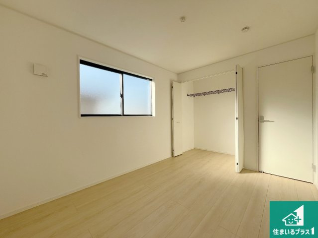 姫路市飾磨区堀川町　第1期　新築一戸建ての洋室|収納スペースが充実しているので子供の成長に合わせてたくさん収納ができます！家族構成に合わせた様々な活用ができる収納！