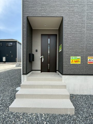 新築戸建　富士市増川　第3　全5棟　2号棟の玄関|雨の日も安心な玄関です