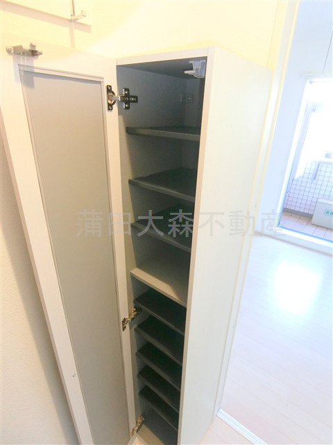 ポウドカープエムの設備|玄関収納　シューズBOX