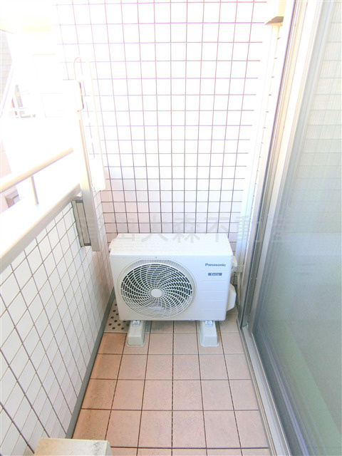 ポウドカープエムのバルコニー|物干し金具付きのバルコニー