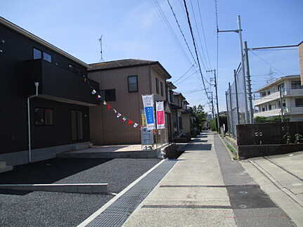 佐伯区八幡1丁目の前面道路含む現地写真