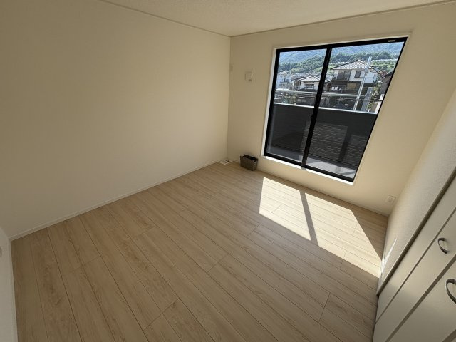 佐伯区八幡1丁目の洋室