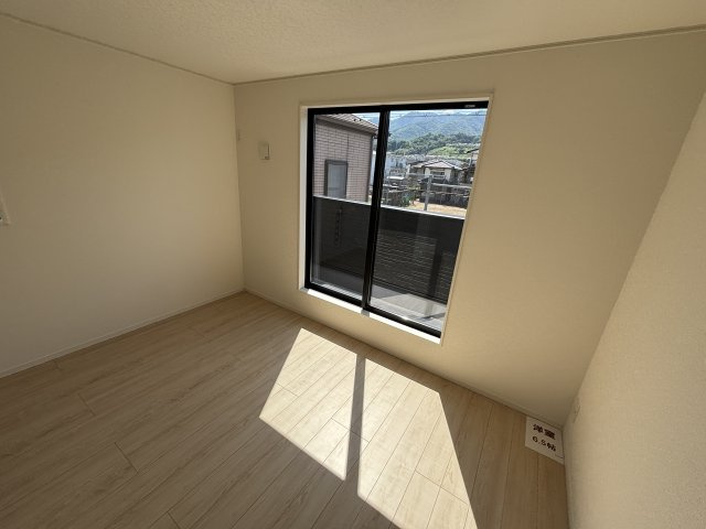 佐伯区八幡1丁目の洋室