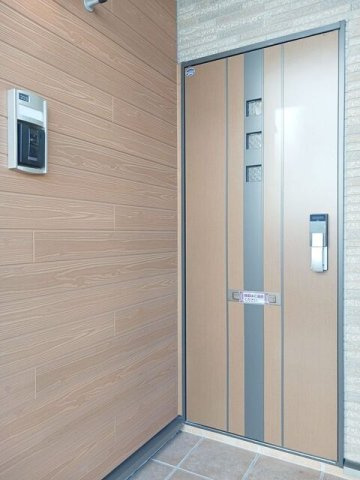 静岡市清水区興津中町のアパートの玄関|ゆったりとした玄関です