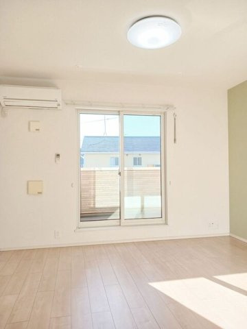 静岡市清水区興津中町のアパートの居間・リビング|ゆったり過ごせる居間です
