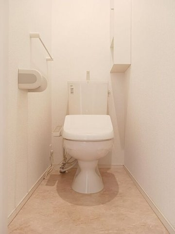 静岡市清水区興津中町のアパートのトイレ|コンパクトで使いやすいトイレです