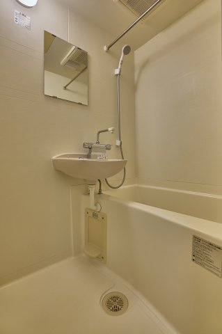 静岡市清水区駒越南町の賃貸マンションの浴室|きれいなお風呂です