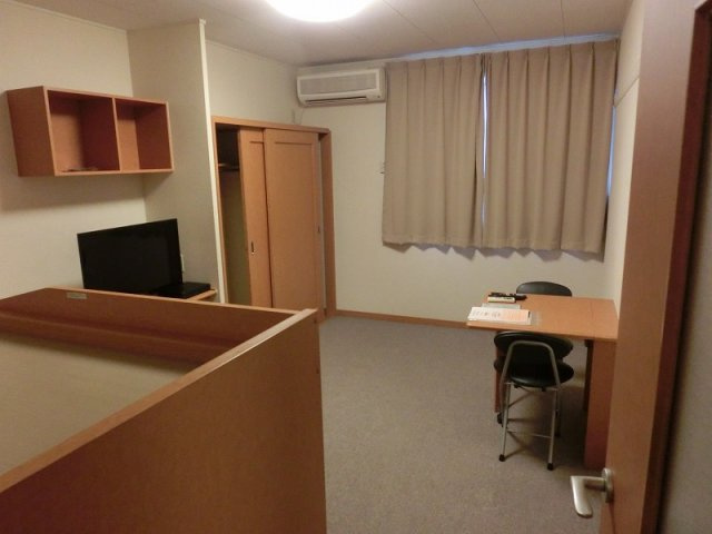 静岡市葵区瀬名川２丁目のアパートの居間・リビング|使いやすい居間です