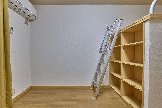 静岡市清水区駒越南町の賃貸マンションの居間・リビング|こちらの居間で趣味の時間をお楽しみください