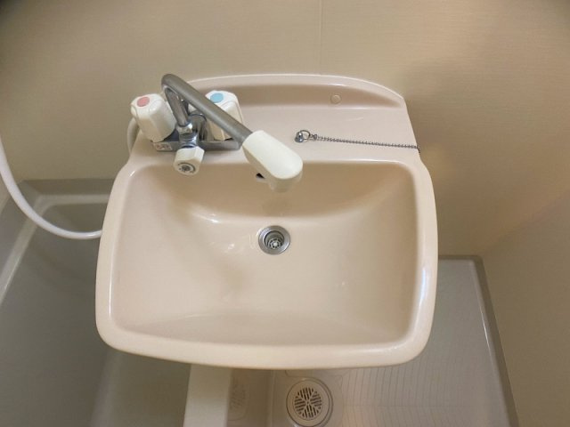 静岡市駿河区中野新田の賃貸マンションの内装|明るい色調の室内です