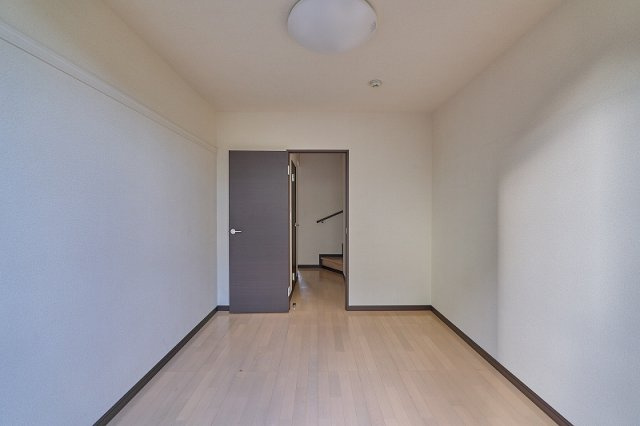 静岡市駿河区広野５丁目のアパートの居間・リビング|１階