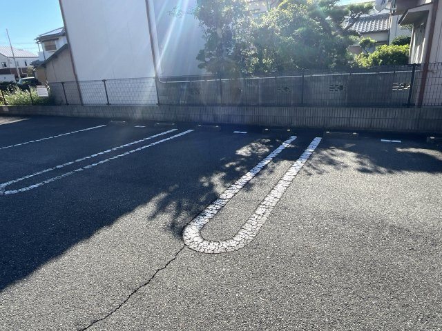 アバンセ　グリーンの駐車場