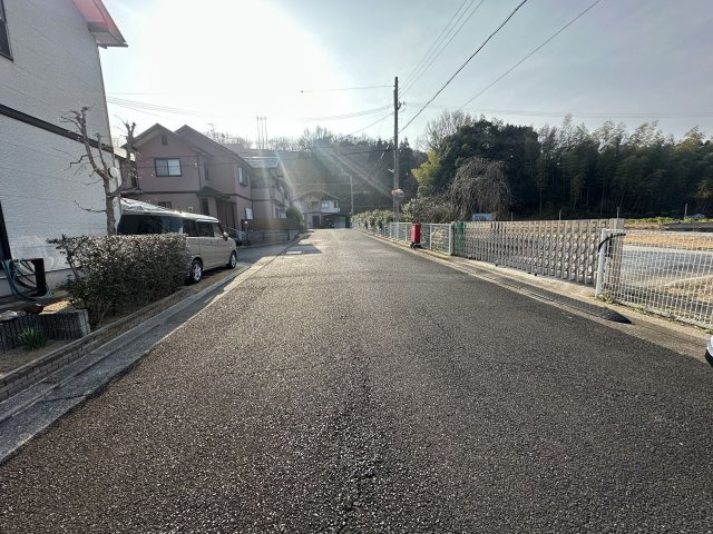 【前面道路含む現地写真】 | 南河内郡河南町鈴美台1丁目戸建 | 南西側前面道路