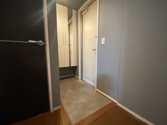 ロイヤルヒルズ武蔵浦和の玄関