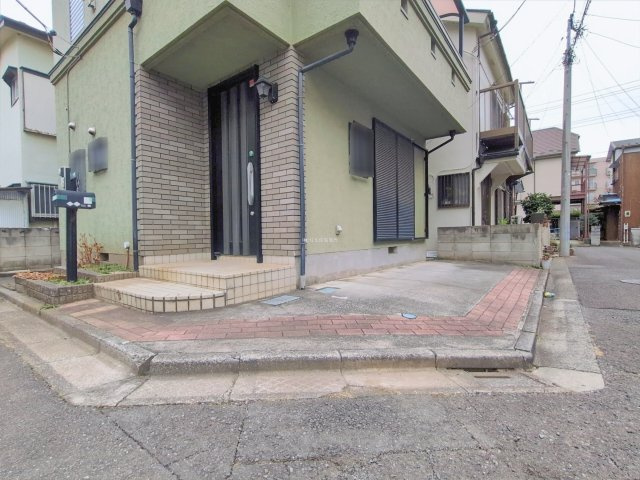 ふじみ野市西鶴ケ岡２丁目の中古一戸建の玄関