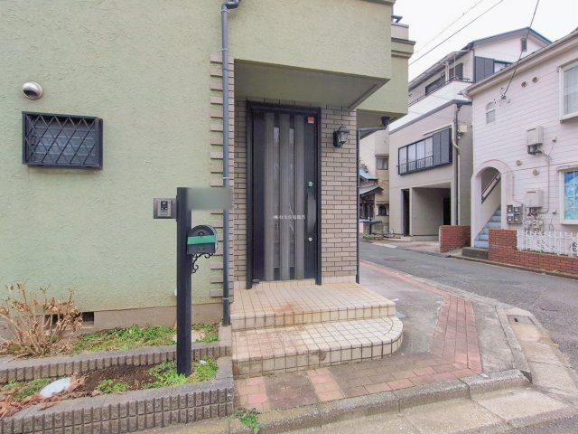 ふじみ野市西鶴ケ岡２丁目の中古一戸建の玄関