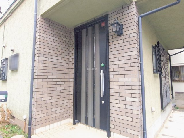 ふじみ野市西鶴ケ岡２丁目の中古一戸建の玄関