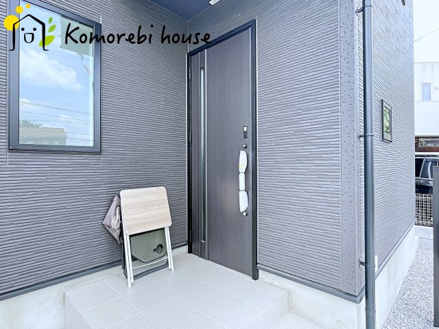 北本市下石戸下　5期　新築一戸建て　グラファーレ　04の玄関|毎日通る玄関はこちらです