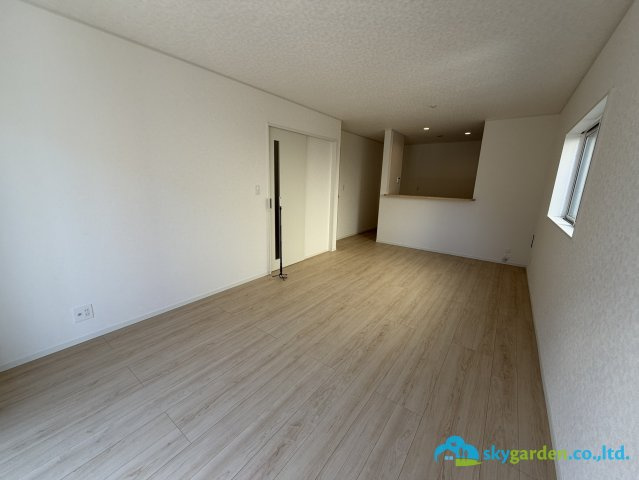 平塚市達上ヶ丘第４　新築戸建　全2棟2号棟の居間・リビング