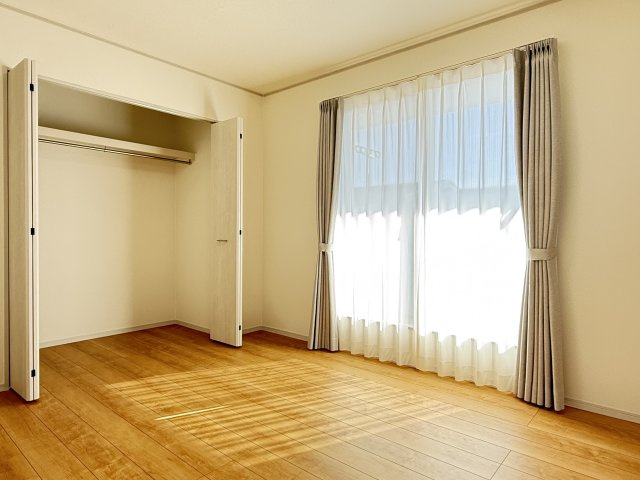 川越市笠幡　未入居戸建ての寝室|広くて明るい寝室