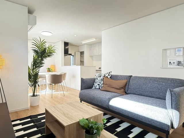 川越市笠幡　未入居戸建ての居間・リビング|使いやすい居間です