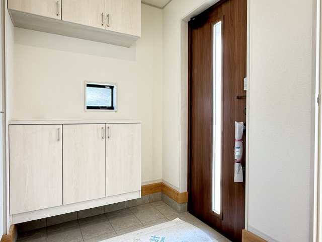 川越市笠幡　未入居戸建ての玄関|明るい玄関です