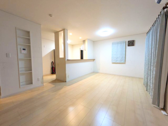 【居間・リビング】 | 東松山市神明町2丁目　4ＬＤＫ