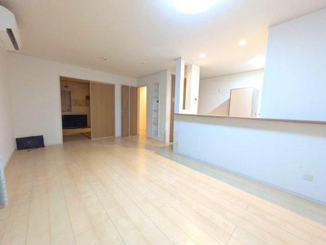【居間・リビング】 | 東松山市神明町2丁目　4ＬＤＫ