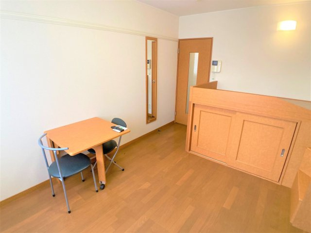 【居間・リビング】 | 設備・仕様は号室により異なる為、現況を優先致します。